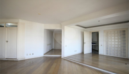 Apartamento à venda com 3 suítes em Vila Suzana, São Paulo, SP