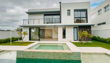 Casa à venda com 4 suítes no condomínio Villa dos Pinheiros, Indaiatuba - SP
