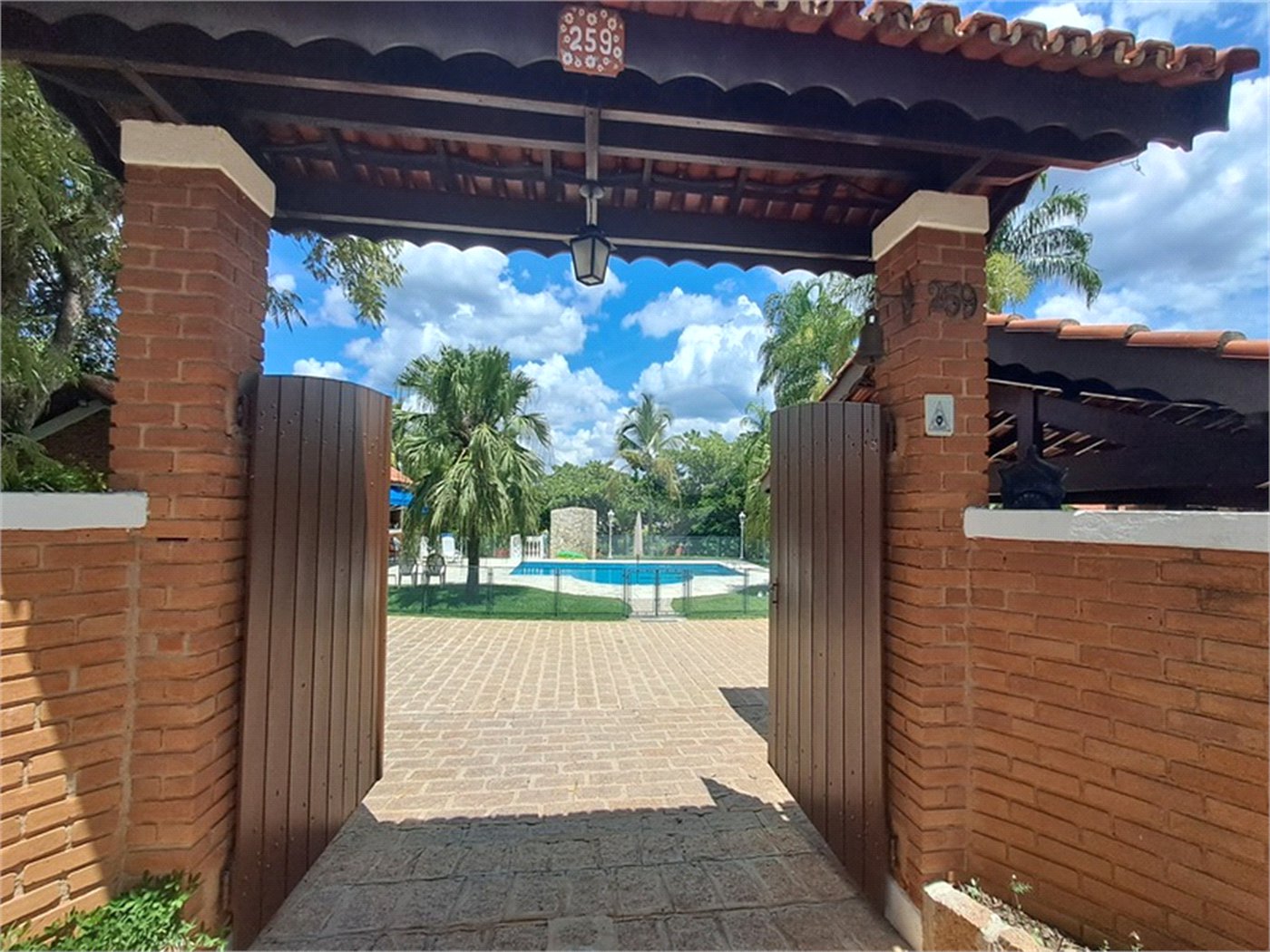Casa à venda com 3 quartos, sendo 1 suíte, no condomínio Residencial Vale das Laranjeiras, Indaiatuba - SP