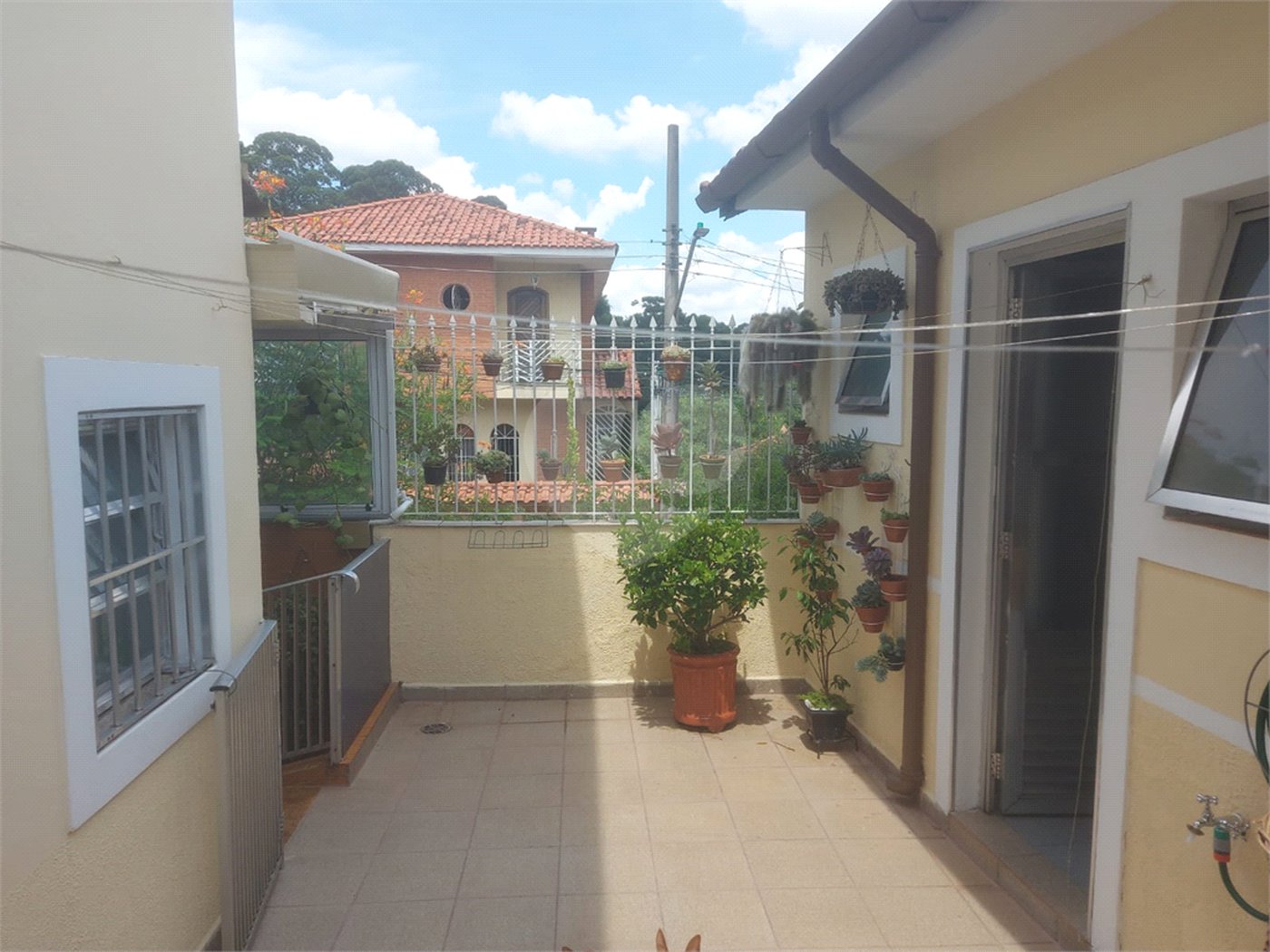 Sobrado à venda com 3 quartos, sendo 1 suíte,  em Tremembé, São Paulo, SP