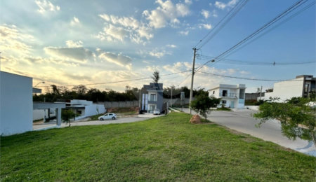 Terreno à venda no condomínio Horto Florestal Villagio, Sorocaba - SP
