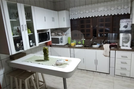 Casa à venda com 3 quartos, sendo 1 suíte, no Centro, Paranaíba, MS