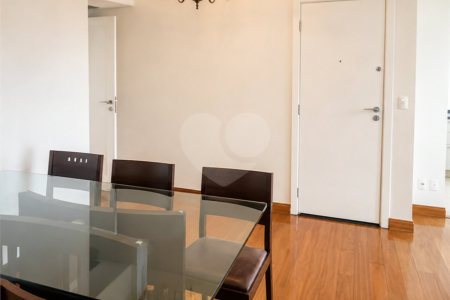 Apartamento à venda com 3 quartos, sendo 1 suíte, em Jardim das Acácias, São Paulo, SP