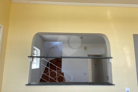 Sobrado à venda com 3 quartos, sendo 1 suíte,  em Parque Maria Domitila, São Paulo, SP