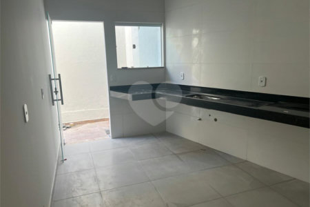 Casa à venda com 3 quartos, sendo 2 suítes, em Taperapuan, Porto Seguro, BA