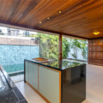 Casa à venda com 4 quartos, sendo 3 suítes, no condomínio Village Place, São Paulo - SP