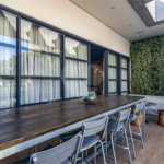Itaim ! Studio ,muito bem localizado ! vaga de garagem !