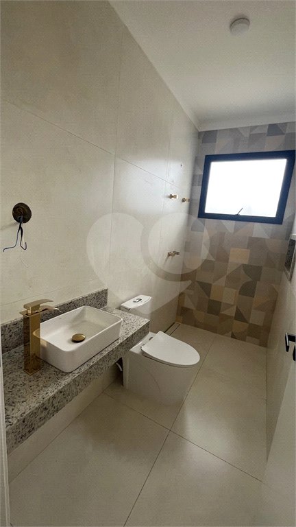 Casa à venda com 3 suítes no condomínio Village Itaguaçu, Atibaia - SP