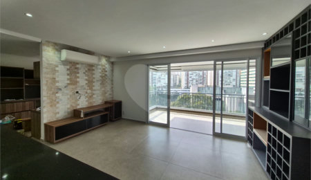 Apartamento à venda com 4 quartos, sendo 2 suítes,  em Jardim Vazani, São Paulo, SP