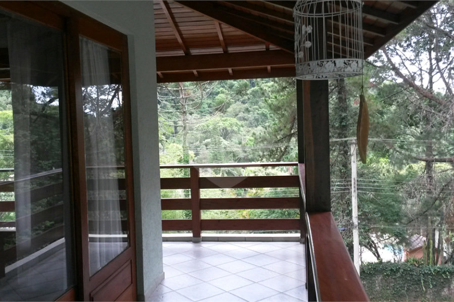 Casa à venda com 4 quartos, sendo 2 suítes, no condomínio Alpes da Cantareira, Mairiporã - SP