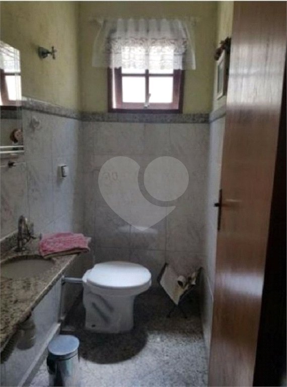 Sobrado à venda com 4 quartos, sendo 3 suítes, em Vila Irmãos Arnoni, São Paulo, SP