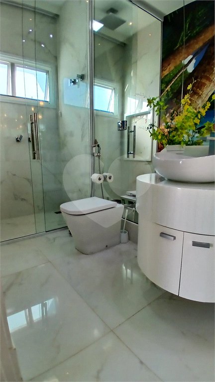 Casa à venda com 3 suítes no condomínio Figueira Garden, Atibaia - SP