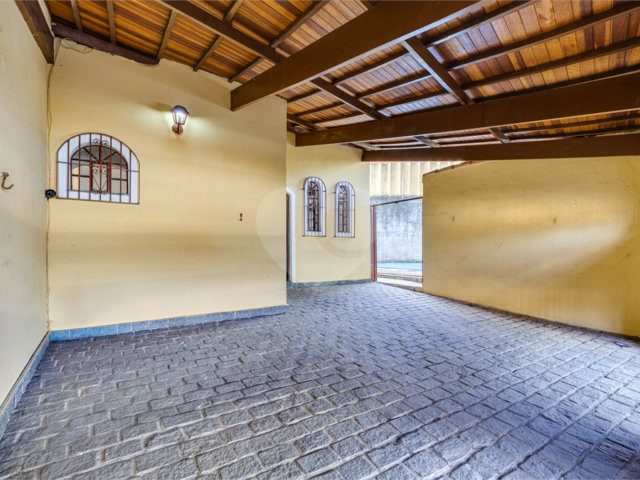 Sobrado à venda com 3 quartos, sendo 1 suíte,  em Alto da Boa Vista, São Paulo, SP