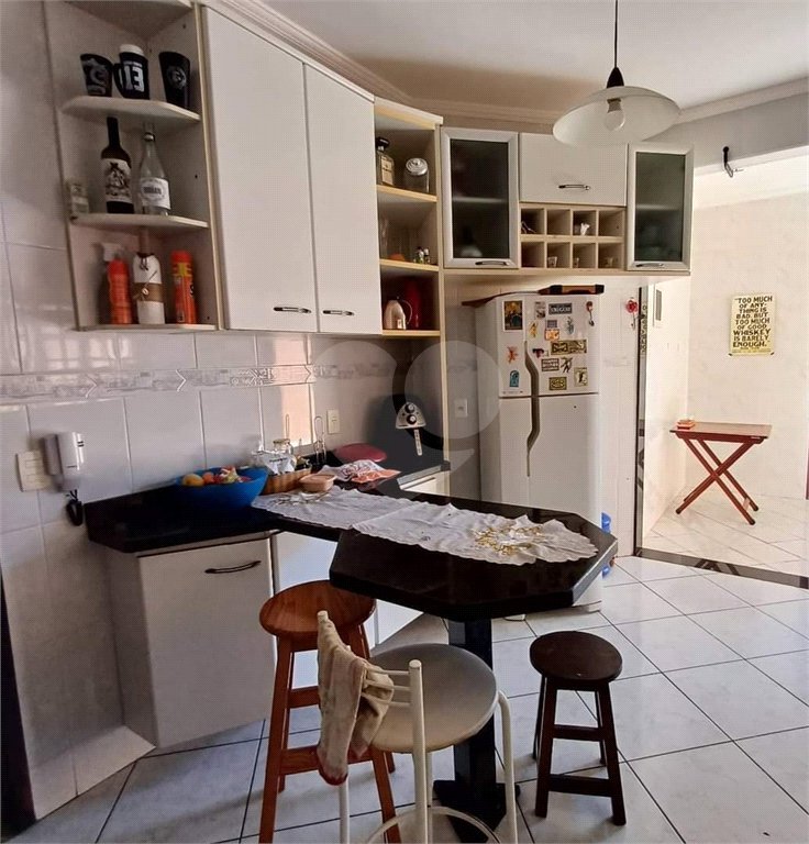 Sobrado à venda com 3 quartos, sendo 2 suítes,  em Jardim Marica, Mogi das Cruzes, SP