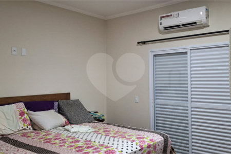 Casa à venda com 4 quartos, sendo 2 suítes, no condomínio Saint Patrick, Sorocaba - SP