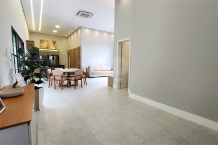 Casa à venda com 3 suítes no condomínio Via Castelli, Louveira - SP