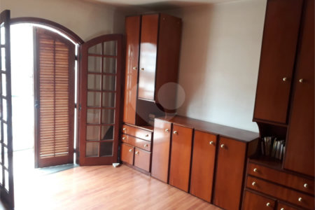 Sobrado à venda com 3 quartos, sendo 1 suíte,  em Vila Nivi, São Paulo, SP