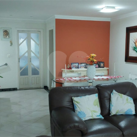 Casa à venda com 3 suítes no condomínio Itapuã XI, São Paulo - SP
