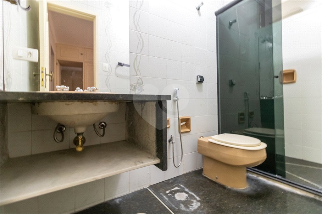 Sobrado à venda com 4 quartos, sendo 1 suíte, em Chácara Monte Alegre, São Paulo, SP