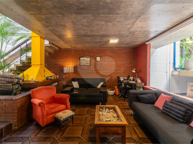 Casa de Vila à venda com 3 quartos, sendo 1 suíte,  em Chácara Monte Alegre, São Paulo, SP