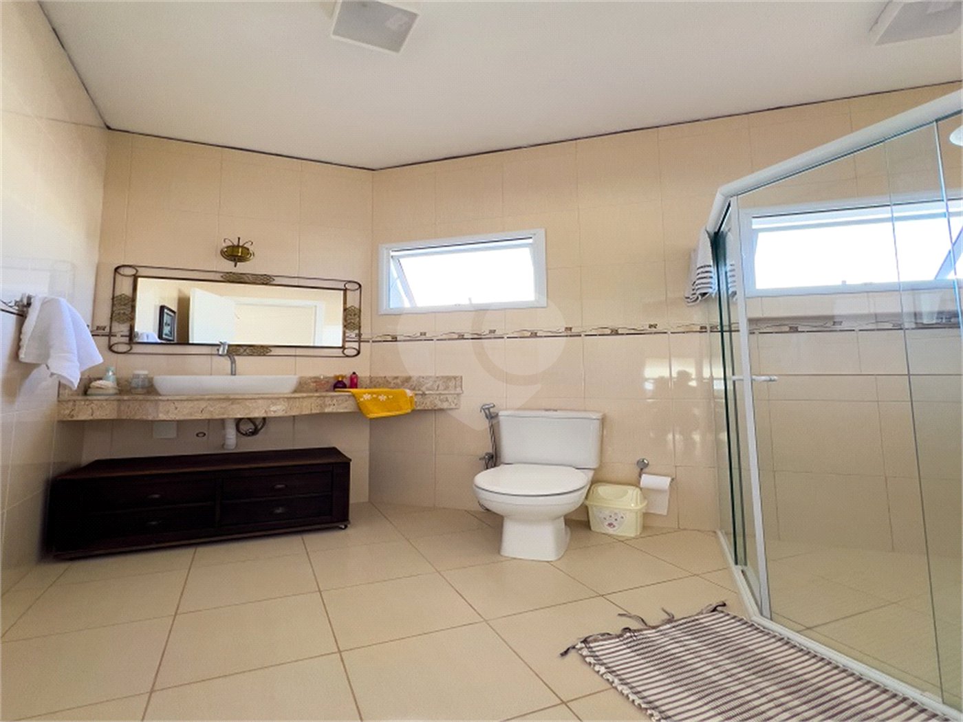 Casa à venda ou para alugar com 3 suítes no condomínio Figueira Garden, Atibaia - SP