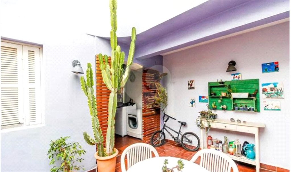 Sobrado à venda com 4 quartos, sendo 1 suíte, em Vila Cordeiro, São Paulo, SP