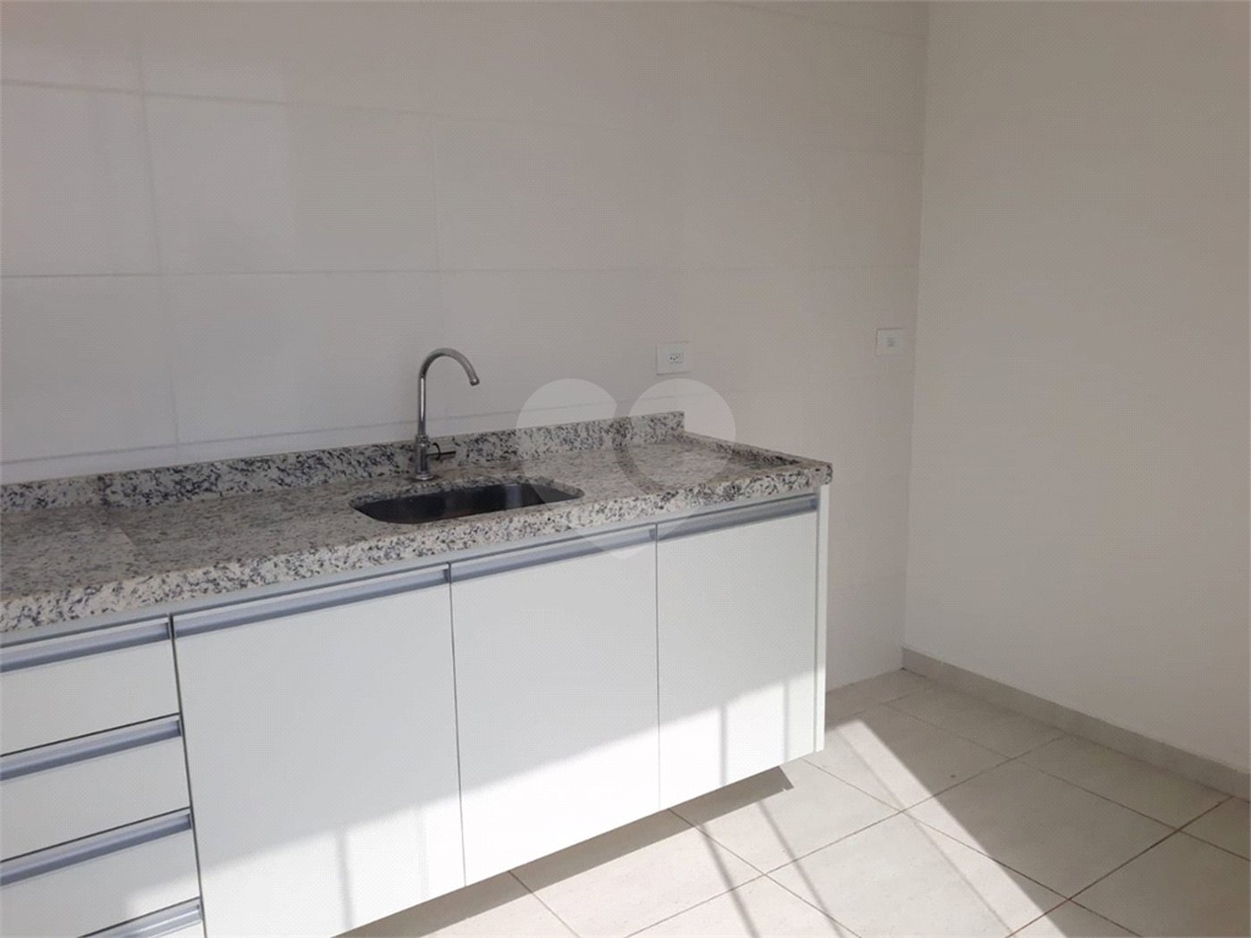 Apartamento à venda ou para alugar com 2 quartos, sendo 1 suíte,  em Vila Santa Isabel, São Roque, SP