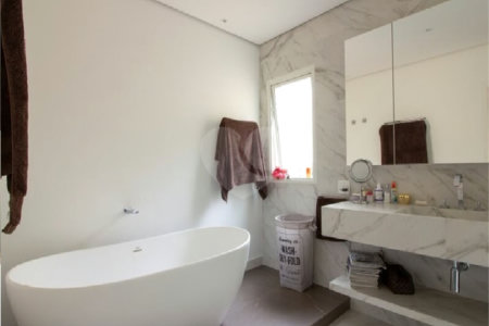 Casa à venda com 4 suítes no condomínio Outeiro, São Paulo - SP