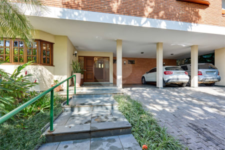 Casa à venda com 4 quartos, sendo 2 suítes, em Jardim Cordeiro, São Paulo, SP