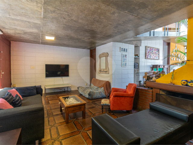 Casa de Vila à venda com 3 quartos, sendo 1 suíte,  em Chácara Monte Alegre, São Paulo, SP