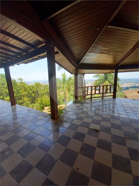 Casa à venda com 14 quartos, sendo 10 suítes, no condomínio Rua do Observatorio 2270, Vinhedo - SP