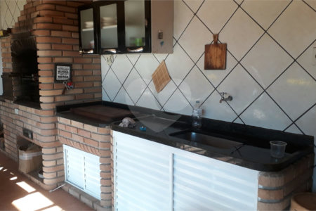 Sobrado à venda com 5 quartos, sendo 3 suítes, em Jardim dos Pinheiros, Atibaia, SP