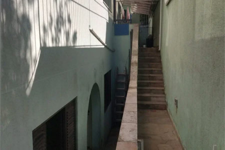 Sobrado à venda com 4 quartos, sendo 1 suíte,  em Parque dos Príncipes, São Paulo, SP