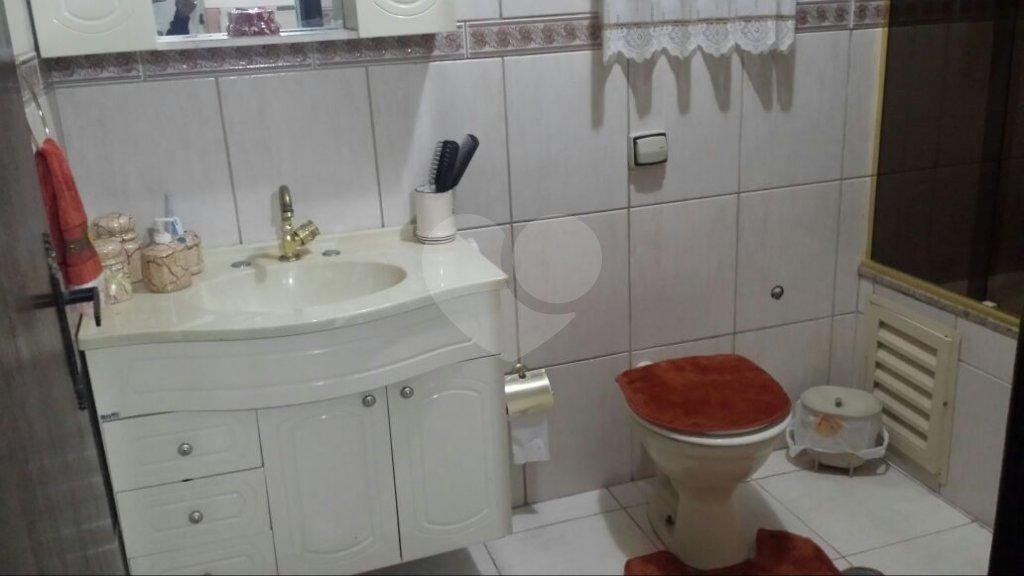 Casa à venda com 3 quartos, sendo 1 suíte, no condomínio Jardim das Pedras, São Paulo - SP
