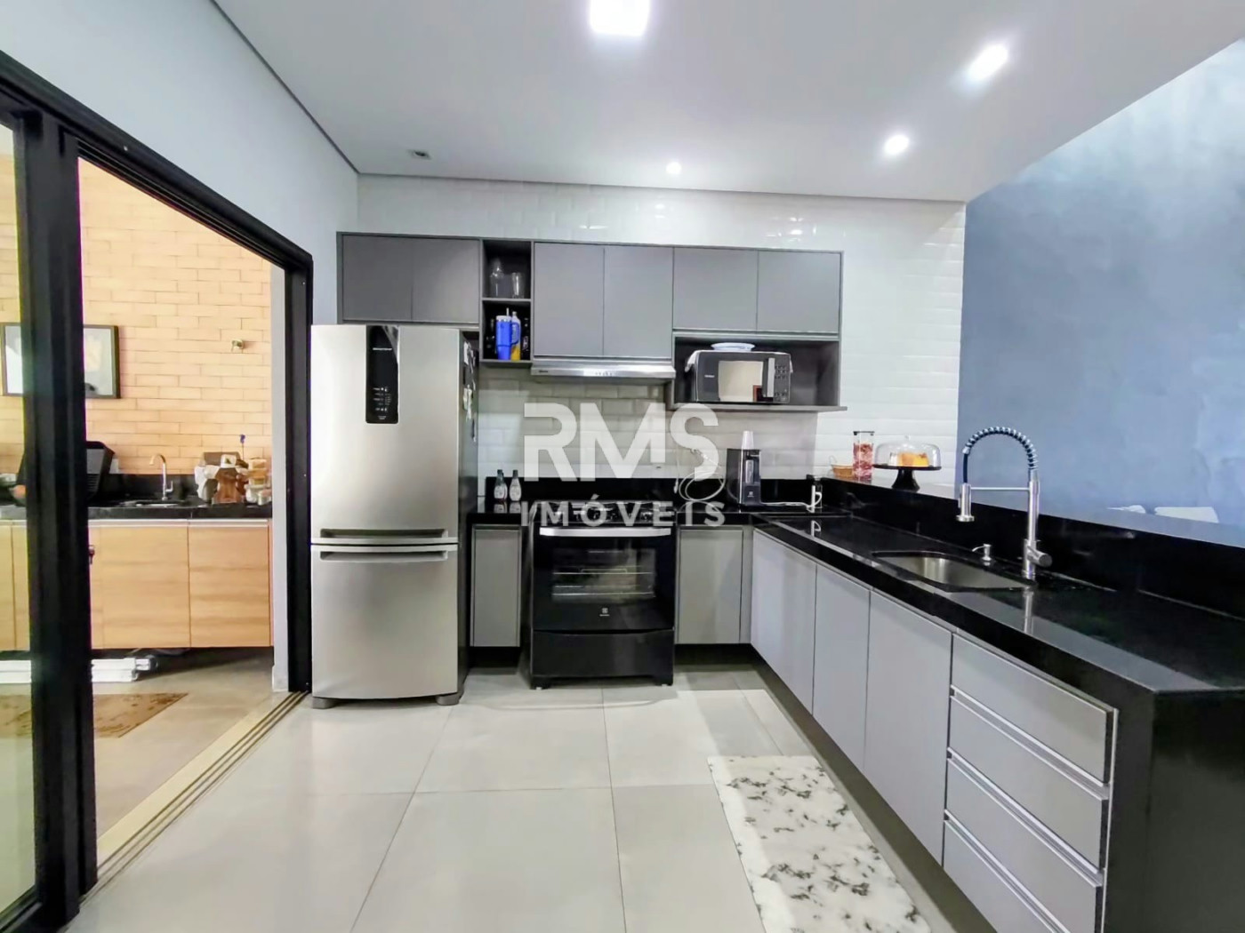 Casa à venda com 3 quartos, sendo 1 suíte, no condomínio Residencial Mont Blanc, Itu - SP