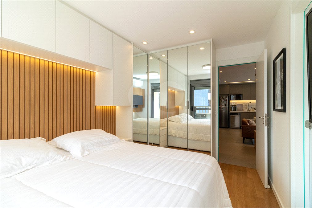 Apartamento à venda com 2 suítes em Santo Amaro, São Paulo, SP