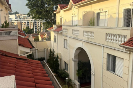 Casa à venda com 3 quartos, sendo 1 suíte, no condomínio Villas de São Francisco, São Paulo - SP