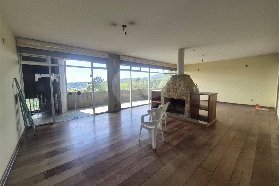 Casa à venda com 3 quartos, sendo 1 suíte, no condomínio Alpes da Cantareira, Mairiporã - SP