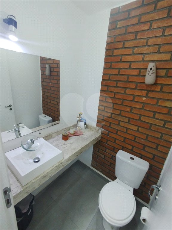 Casa à venda com 2 quartos, sendo 1 suíte, no condomínio Residencial Viva Vida, Cotia - SP