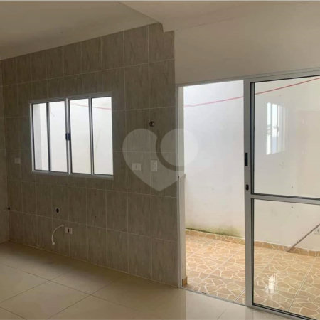 Casa à venda com 2 quartos, sendo 1 suíte, no condomínio Sem Nome, Suzano - SP