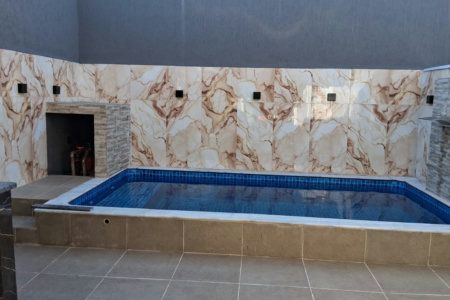 Casa à venda com piscina em Itanhaém