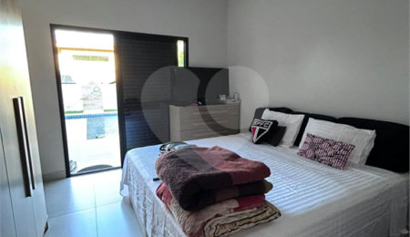 Casa à venda com 3 suítes no condomínio Shamballa 1, Atibaia - SP
