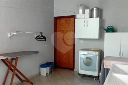 Sobrado à venda com 4 quartos, sendo 2 suítes,  em Vila Gilda, Santo André, SP