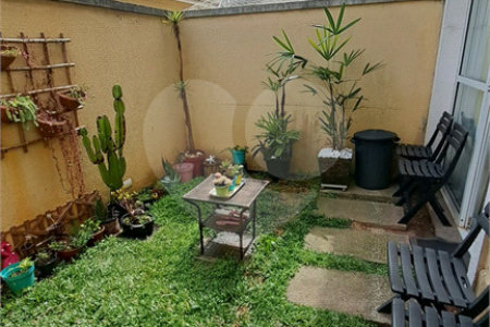 Casa à venda com 3 quartos, sendo 1 suíte,  no condomínio Moradas do Horto, São Paulo - SP