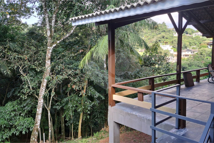 Casa à venda com 3 quartos, sendo 1 suíte, no condomínio Alpes da Cantareira, Mairiporã - SP