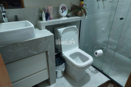 Casa à venda com 4 quartos, sendo 2 suítes,  no condomínio Figueira Garden, Atibaia - SP