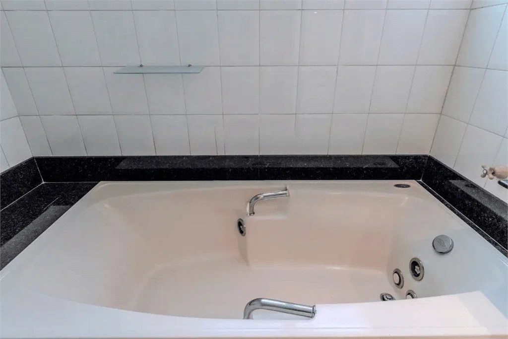 Apartamento à venda com 4 quartos, sendo 2 suítes,  em Paraíso do Morumbi, São Paulo, SP