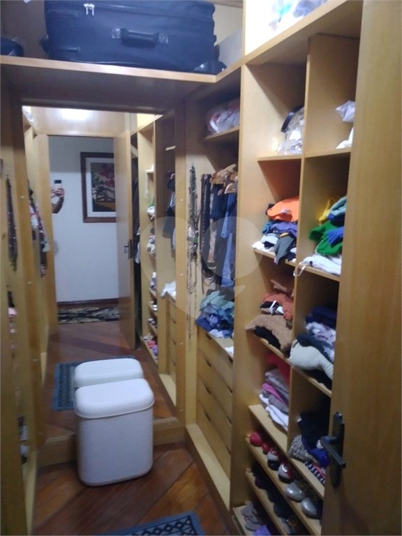 Casa à venda com 4 quartos, sendo 3 suítes, no condomínio Da Serra, São Paulo - SP