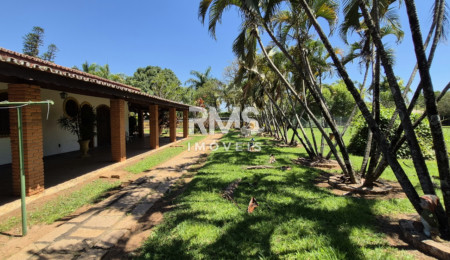 Chácara à venda com 4 quartos, sendo 1 suíte,  em Colinas do Mosteiro de Itaici, Indaiatuba, SP
