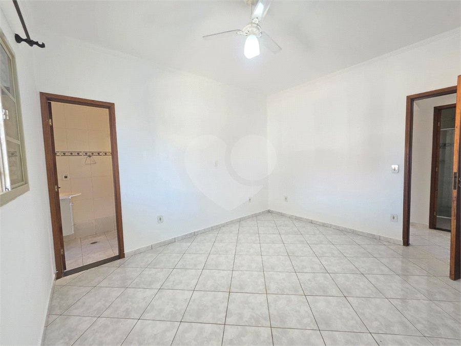 Casa à venda com 3 quartos, sendo 2 suítes, em Jardim Santo Antônio, Valinhos, SP